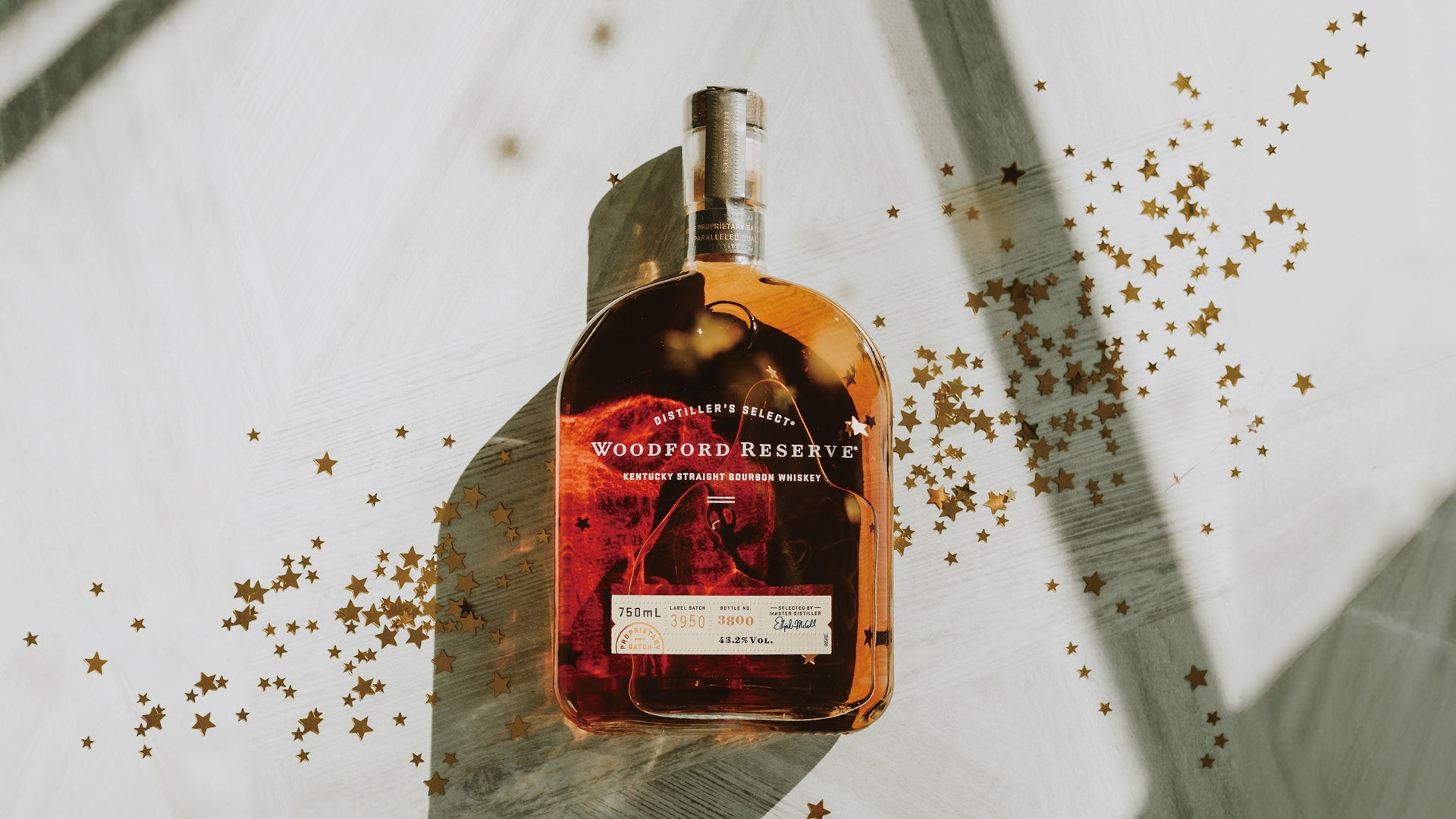 A SPECTACLE FOR THE SENSES − HOLIDAY GARDEN & BAR